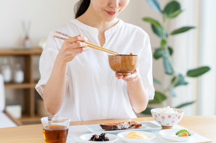 食生活の乱れにも注意（画像：イメージ）