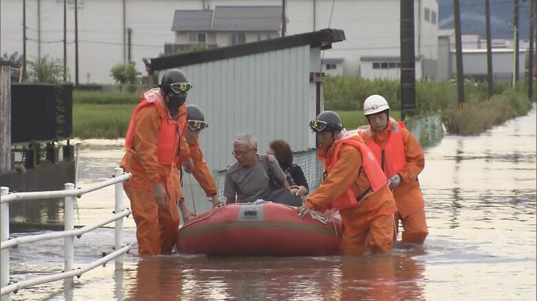 1時間73ミリの激しい雨…「河川氾濫×内水氾濫」で被害拡大か 岐阜県池田町の住宅地等で起きた広範囲の浸水｜FNNプライムオンライン