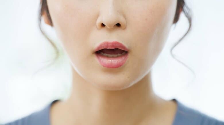 “クチャクチャ食べ”を直すには口輪筋と舌を意識！歯科医が教える食事中のコツと2つのトレーニング｜FNNプライムオンライン