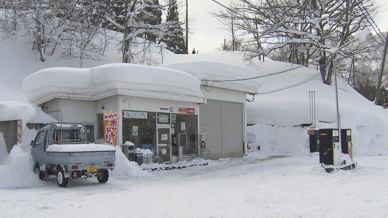 積雪2m超の「秘境」豪雪地の暮らし支えるガソリンスタンド　暖房に除雪…価格高騰で厳しい経営も　社長「暮らしある限り一緒に」　憩いの場の役割も「文字通り“油を売る”場所」｜FNNプライムオンライン