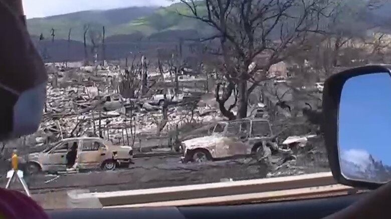車窓は一面焦げた車や住宅…ハワイ山火事から1週間　立ち入り禁止区域に一時戻った日本人家族を取材｜FNNプライムオンライン