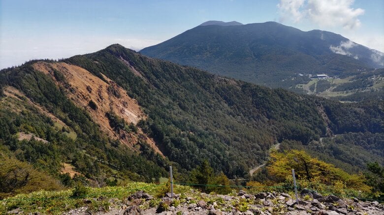 「妻がけがをした」と夫から救助要請　浅間連峰の黒斑山を下山中に新潟県の67歳女性が木の根に足を取られて転倒　ヘリコプターで救助　足骨折などで重傷｜FNNプライムオンライン