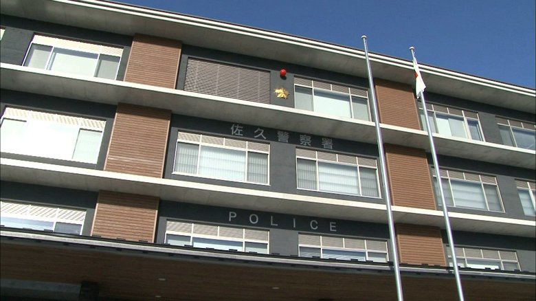 屋根裏のネズミ駆除中に…81歳男性「ゴンドラバケット」ごと転落 意識不明の重体 ユニック車のクレーンに取り付けか