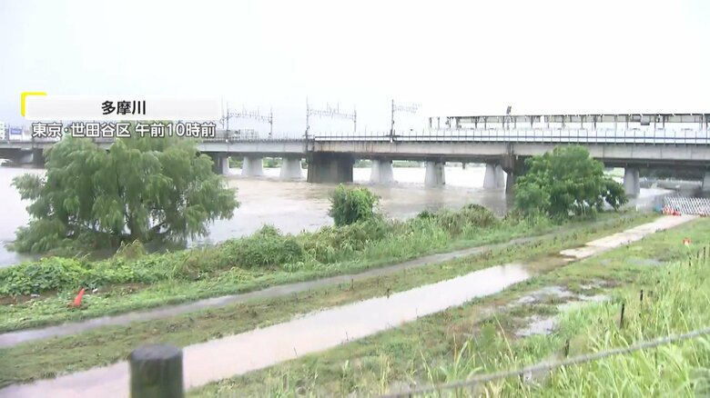多摩川も河川敷まで増水
