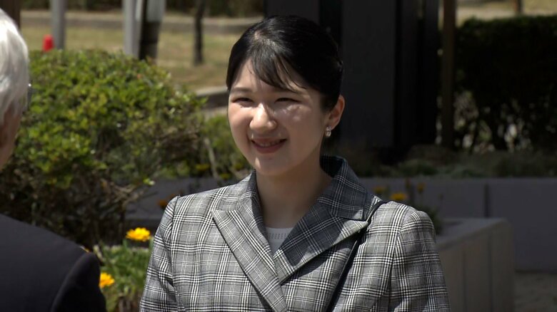 富来行政センターに到着された愛子さま