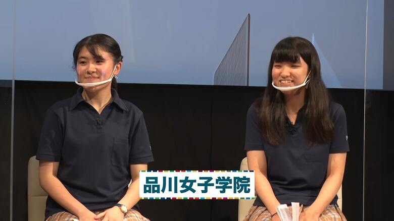 品川女子学院高等部の筈井絢香さん（左）と小林亜結子さん（右）