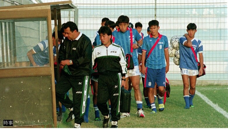 初練習に臨む森保氏（右端）ら日本代表（1993年10月・ドーハ）