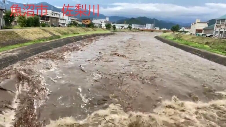 水位も一瞬で高くなってしまった。命の危険も考えられる