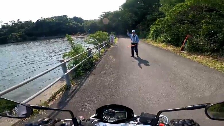 警備員が指さす方向には…（提供：ウルトラカブさん）