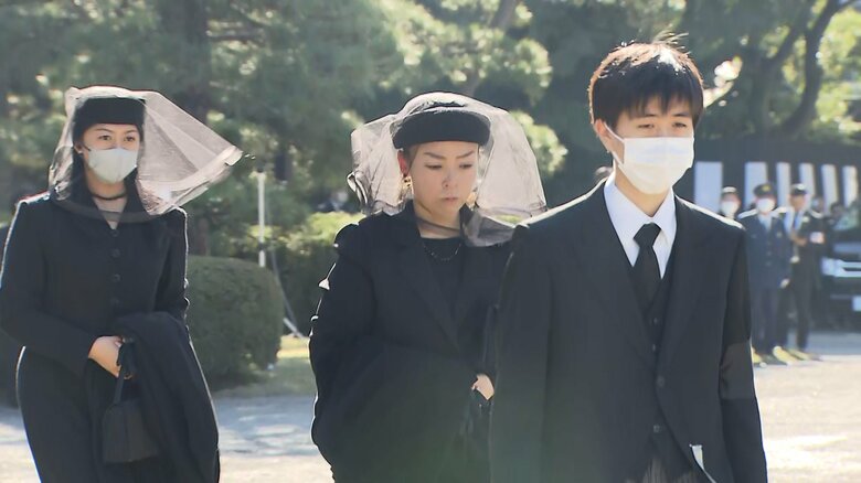 瑶子さまと承子さまが豊島岡墓地に到着　11月26日