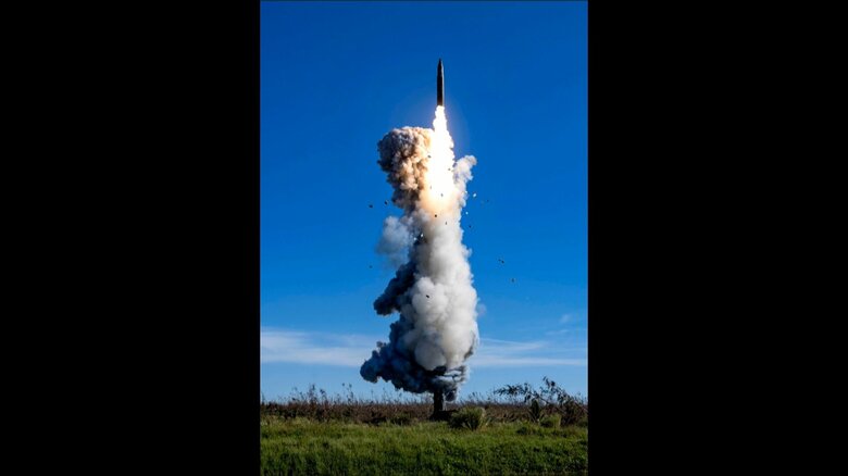 中国軍が25日に発射したICBM（中国軍ロケット部隊SNSより 26日）