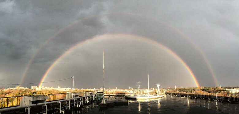 ダブルレインボー　「すごすぎる天気の図鑑」より（荒木健太郎／KADOKAWA）