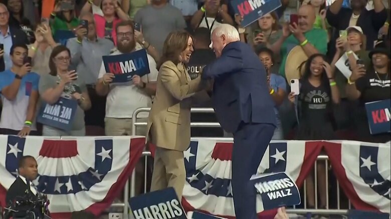 ハリス氏とウォルズ氏（アリゾナ州・8月9日）