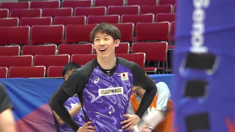 イラン戦を前に公開練習をおこなった日本代表。石川祐希も明るい表情を見せた。