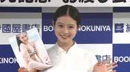 今田美桜「撮影で少し泳げるように」最後の水着写真集 地球最後の日にやりたいことは?