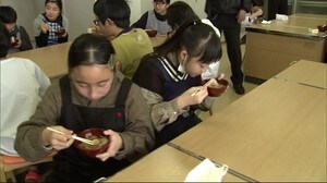 地元の特産品を誇りに 児童が稲庭うどん作り体験 秋田・湯沢市