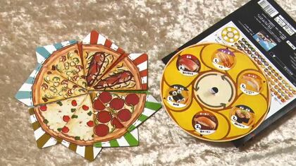 100円ショップダイソーと「スシロー」や「ピザーラ」がコラボ！”予想外”の人気カードゲームを紹介