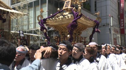 6年ぶり開催の「山王祭」外国人観光客も熱狂！　都心の“ど真ん中”を神輿16基が「大行進」　見物客は「うれしくなっちゃって感動」