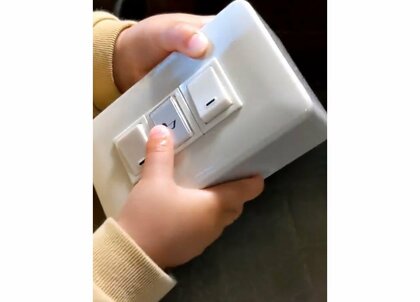 部品は本物！“スイッチ”好きの1歳息子に作ったおもちゃが素敵…誰でも簡単に作れる? 父親に聞いた