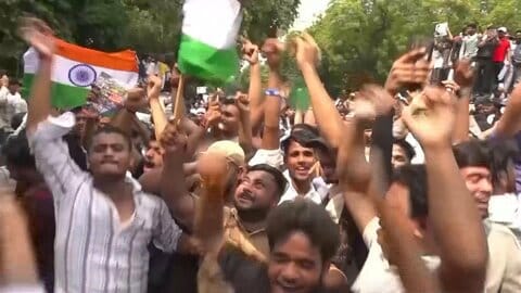 インド「ゴキブリ人民党」が抗議終了　大学入試の試験問題流出疑惑で教育相が辞任