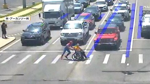 【映像】トンネルで車が火花散らし横転事故　横断歩道ではまさかのヒーロー登場　衝撃の一部始終　アメリカ