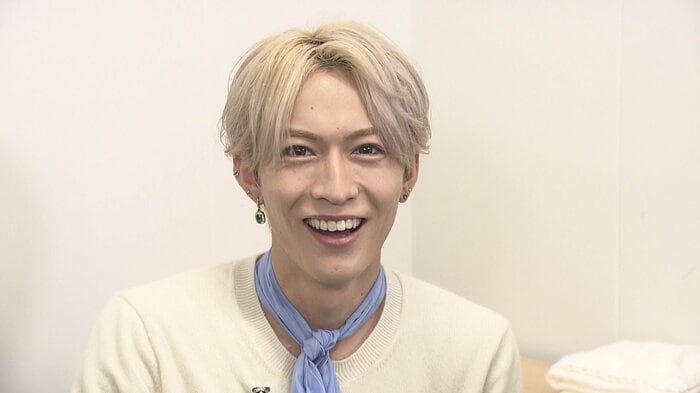 西島さんが“地元・長崎で見せる笑顔”を再現する高橋さん　普段以上に“やさしい笑顔”だという