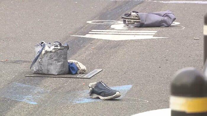 現場に残る女性の所持品 バッグや靴は擦り切れていた
