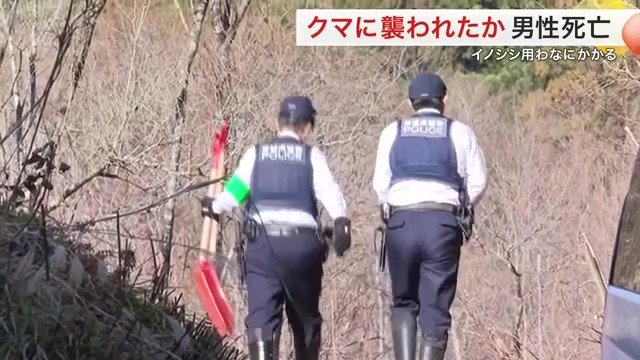 現場付近で捜査にあたる県警