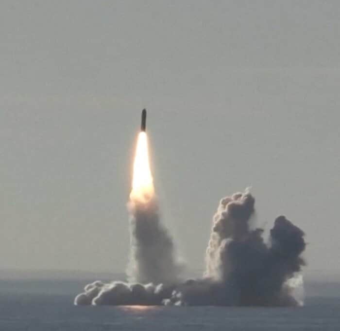 ロシアの「RSM-56 ブラバ」潜水艦発射弾道ミサイル
