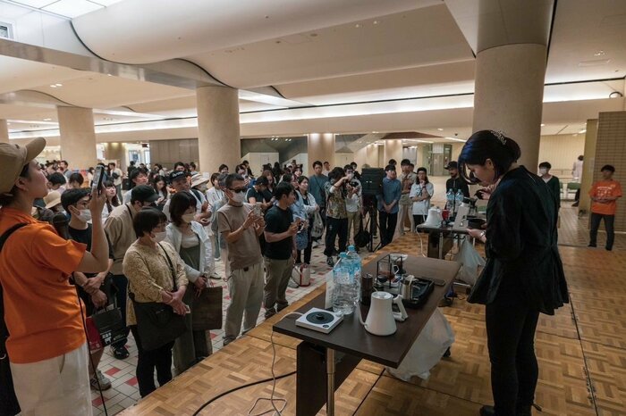 大勢の前で行われた大会