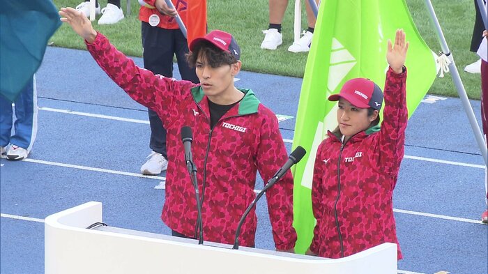 楢﨑智亜選手と狐塚美樹選手による選手代表宣誓