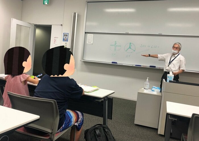 梅津教授による講義の様子