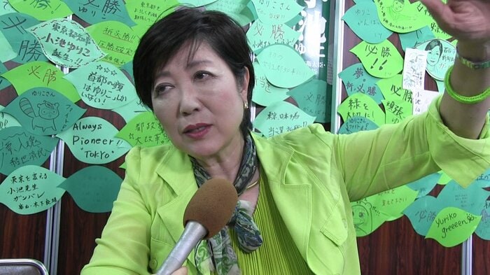 当選前夜、フジテレビの単独インタビューに答える小池百合子氏