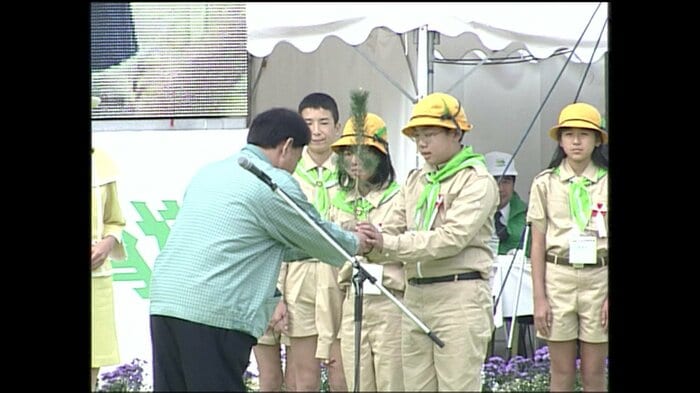 クスノキなどの苗木贈呈