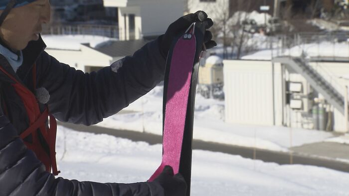 登りで板の裏に貼る滑り止め「シール」
