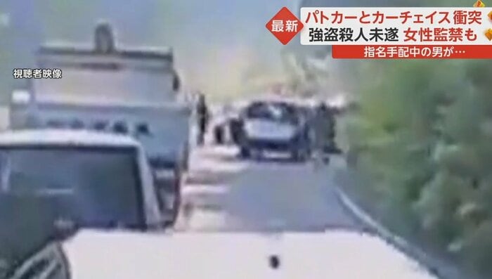 パトカーや慌てて駆け寄る警察官の姿も