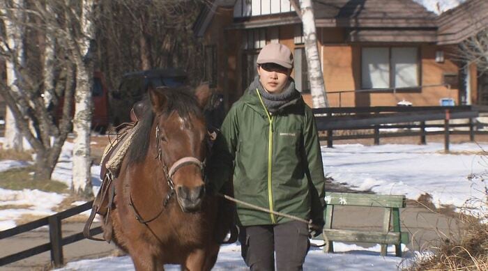 「菜々」を連れ出す近藤さん