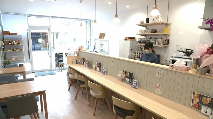 祖父の電気店を改装した「カフェ・ま~ぶる」の店内