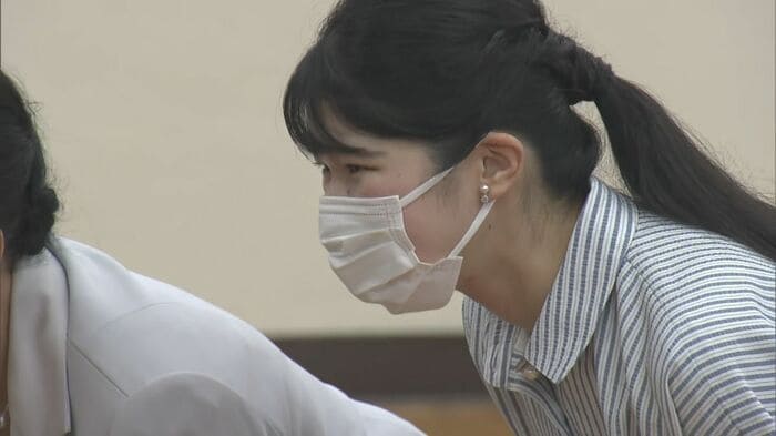 熱心にお聞きになる愛子さま
