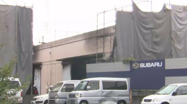 解体中の倉庫で火事　ガス切断機の火花が散って引火か　けが人なし　広島・福山市｜FNNプライムオンライン