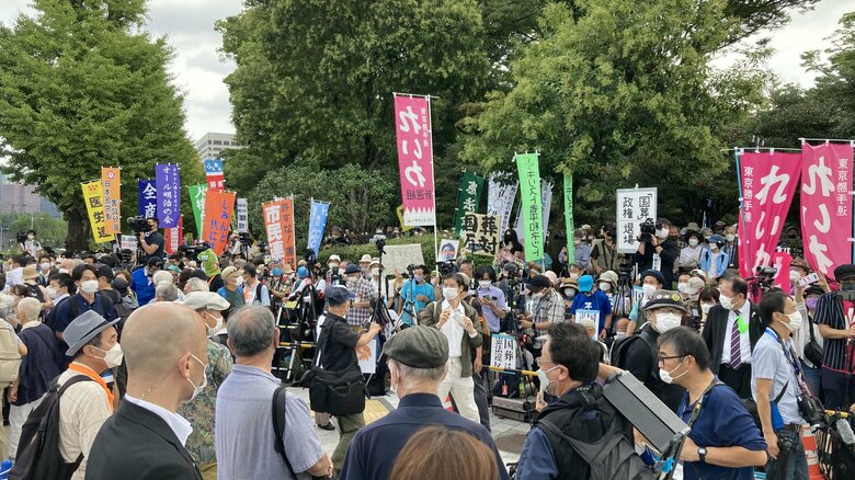 【速報】「国葬反対」国会前デモに1万5000人　主催者が発表｜FNNプライムオンライン
