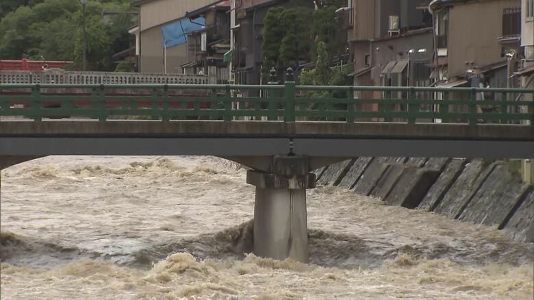 観測史上最大の雨となった所も…23日の東海3県は岐阜を中心に非常に激しい雨 高山市内の川が一時氾濫開始水位に｜FNNプライムオンライン