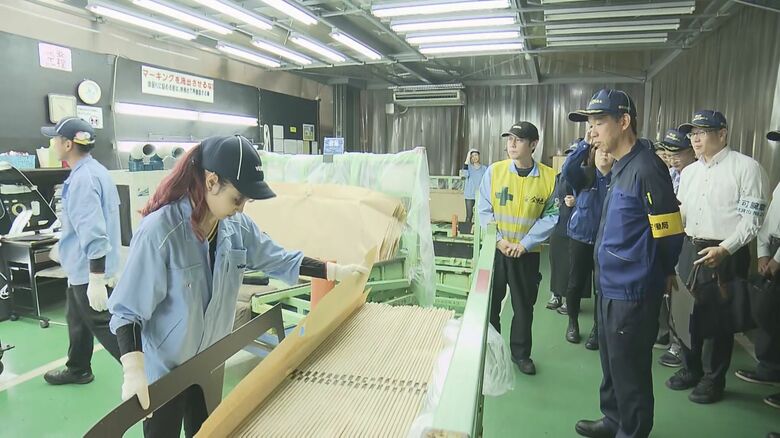 「全国労働衛生週間」がスタート 愛知労働局がAIで姿勢を分析し腰痛リスク軽減に取り組む工場を視察｜FNNプライムオンライン