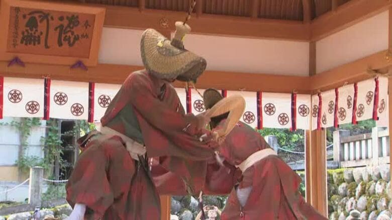 五箇山の秋を彩る「こきりこ祭り」 万博でも注目の「こきりこ踊り」を披露｜FNNプライムオンライン