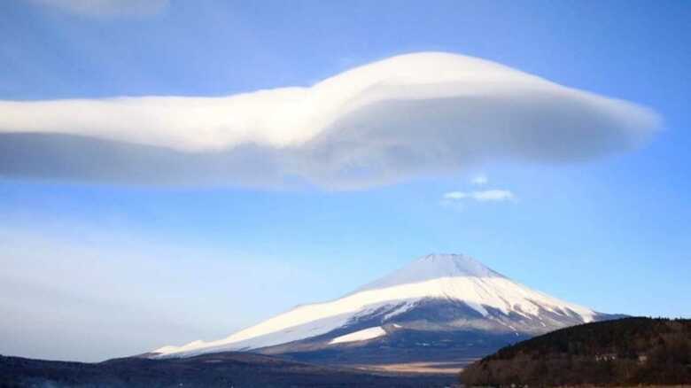 スプーンみたい!? 富士山を覆う巨大雲に騒然 「つるし雲」は、なぜできる？｜FNNプライムオンライン