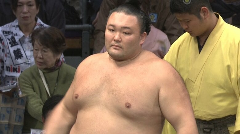朝乃山10勝目! 二桁勝利で来場所の幕内復帰が期待 十両優勝争いは星2つの差で追う展開 大相撲九州場所13日目結果|FNNプライムオンライン
