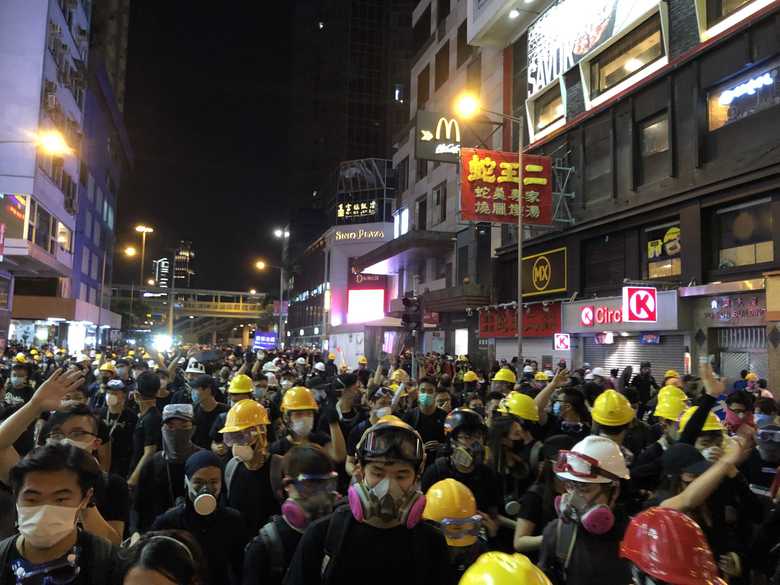 香港の日常となったデモ隊の黒色の服は中国本土では拘束の対象?