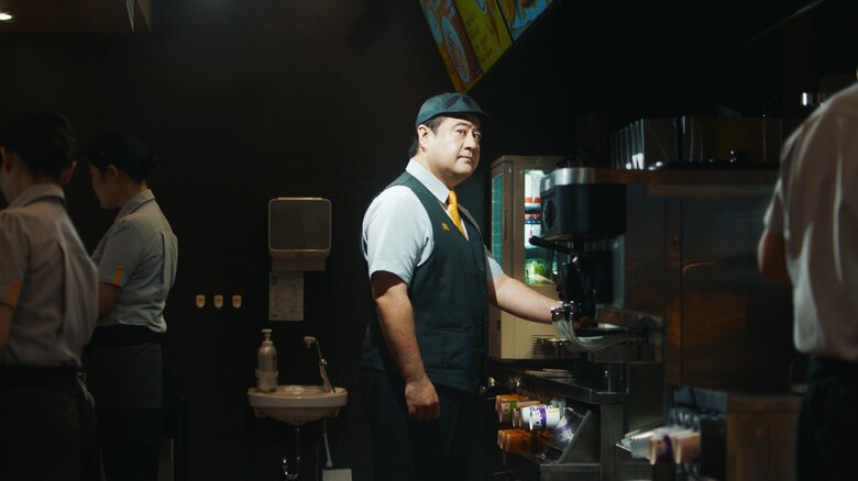 小手伸也さんは店長として登場