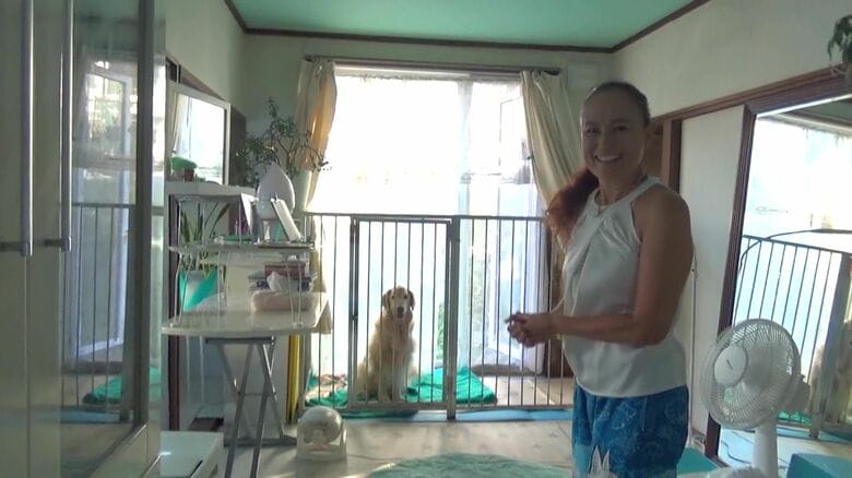 愛犬のメリーちゃんと暮らす美映子さん