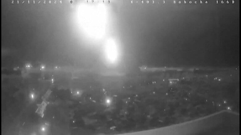 ウクライナ・ドニプロに落下するロシアのミサイルと思われる火光群(11/21)